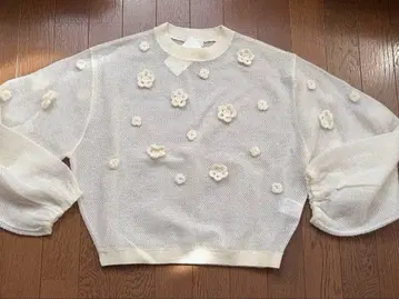 [ 새상품 ] Ballsey 아이보리 플라워 모티브 긴팔 니트