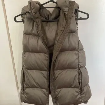 후드 부착 다운 베스트