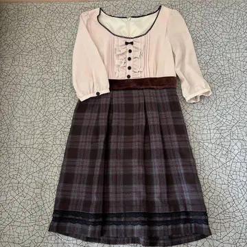 Prime Pattern 프릴이 달린 베이지와 브라운 체크 원피스