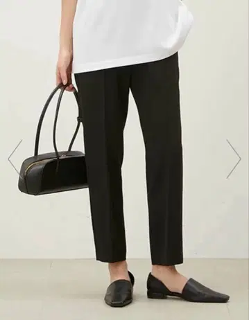 뒷밴딩 센터 프레스 테이퍼드 팬츠 미라 오웬 블랙