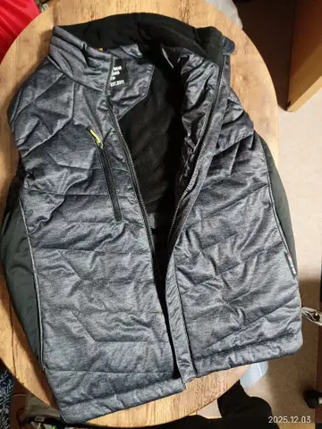 BURTLE 다운 베스트 S 사이즈 시착만 한 상품 미사용 택 없음