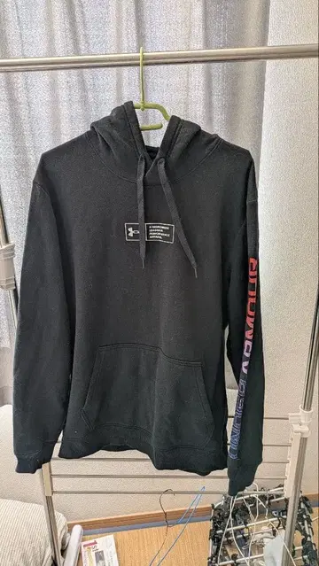 UNDER ARMOUR 블랙 후드티