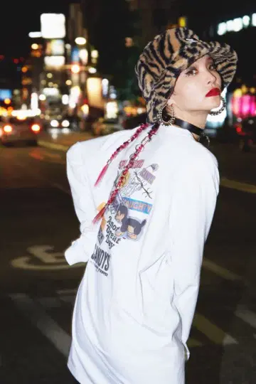 LiSA candy stripper 콜라보 롱 T 화이트