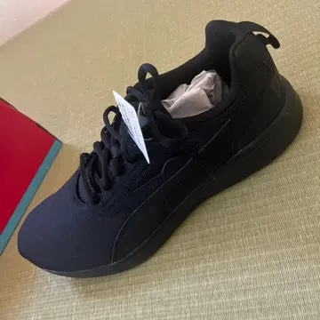 [택 포함 새상품] PUMA SOFTFOAM+ 블랙 스니커즈