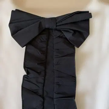 크림색 긴팔 니트 리본 포함