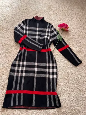 세련된 체크 무늬 긴팔 무릎 기장 원피스