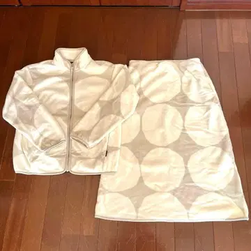 [ 유니클로 마리메꼬 플리스 상하의 셋업 ] M 화이트 자켓 & 스커트