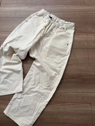 프리 이지 팬츠