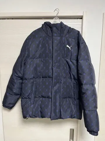 푸마 (PUMA) 모노그램 다운 자켓 685319
