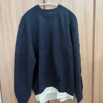 네이비 크루넥 스웨터