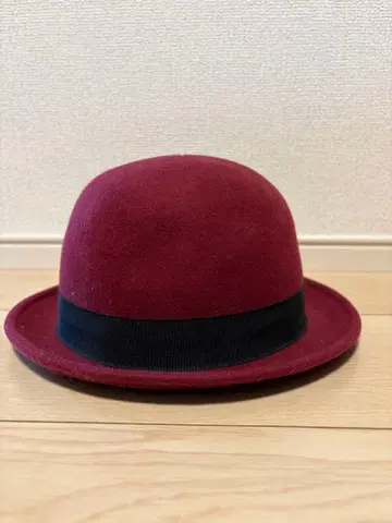 와인 레드 울 햇 네이비 리본