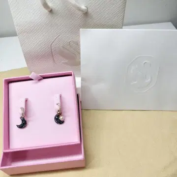 [ 새상품급 ] SWAROVSKI 드롭 귀걸이