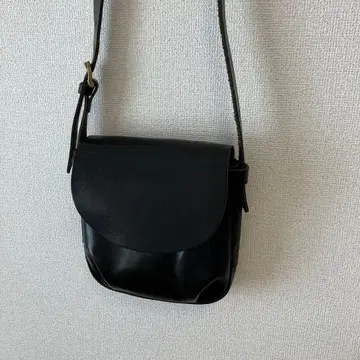 블랙 가죽 숄더백