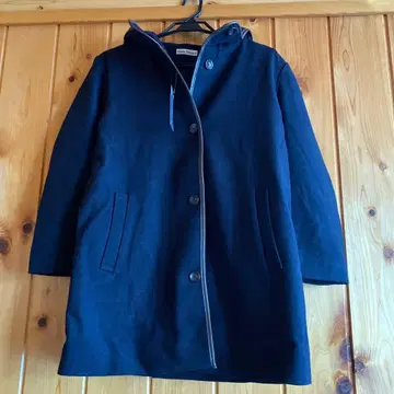 후드 부착 네이비 코트