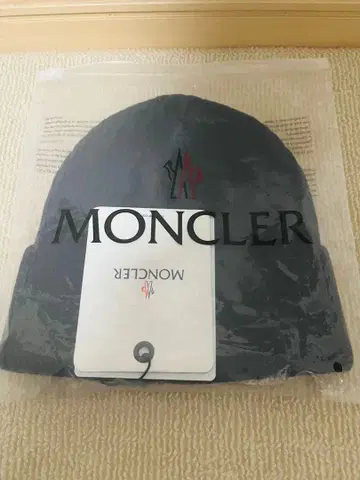 MONCLER 블랙 니트 모자