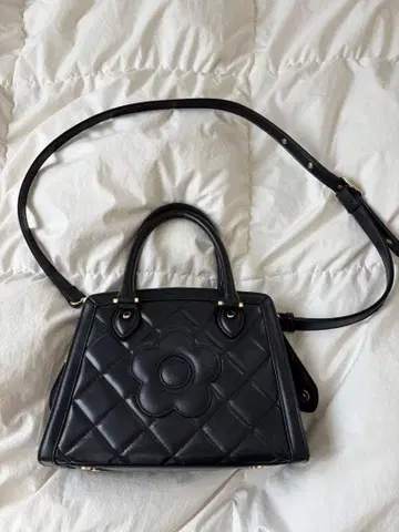 마리콴트 스퀘어 퀼트 데이지 패치 토트