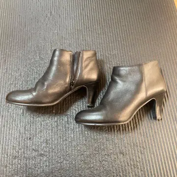 르 탈롱 블랙 부티 중간 힐