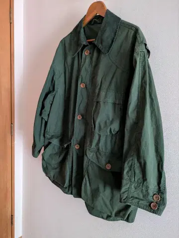 BOSS 다크 그린 헌팅 재킷