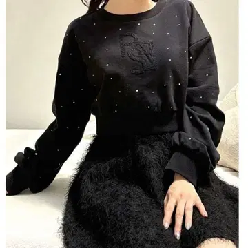 RESEXXY 리젝시 비쥬 포인트 로고 맨투맨