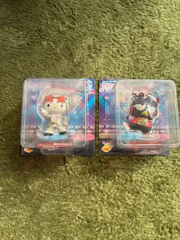 헬로키티와 배드바츠마루 피규어 세트