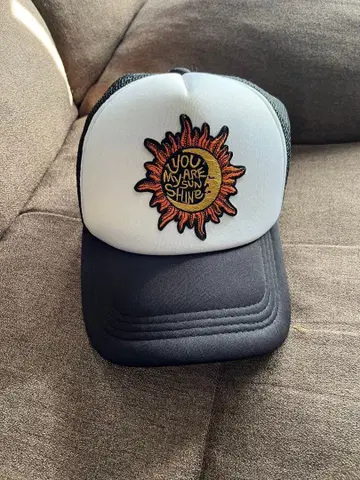 YOU ARE MY SUNSHINE 트래커 햇