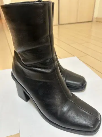 블랙 가죽 부츠 중간 힐
