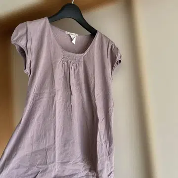 봉쁘앙 고급스러운 퍼플 T셔츠 M 사이즈
