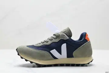 VEJA 네이비/그레이 스웨이드 메쉬 스니커즈