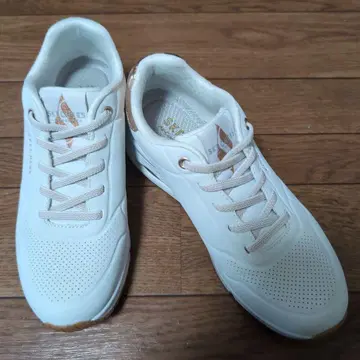 SKECHERS 화이트 스니커즈