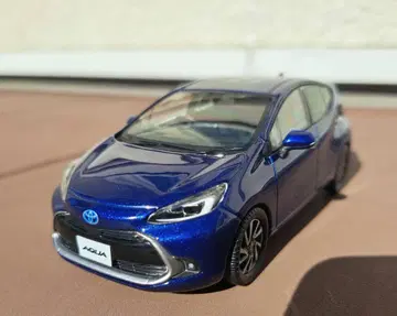 도요타 AQUA 컬러 샘플 다크 블루 운모