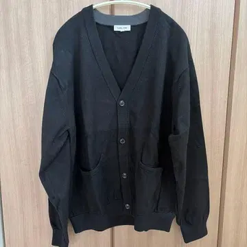 블랙 V넥 가디건 니트