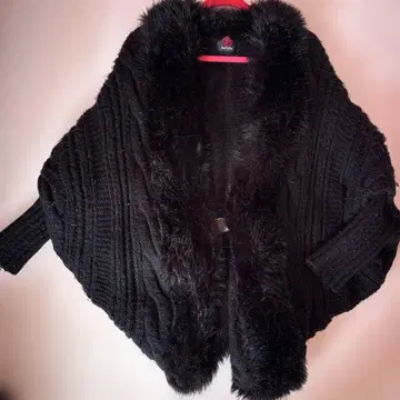 퍼 달린 블랙 니트 가디건