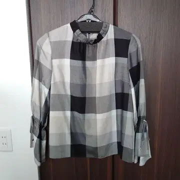 BLUE LABEL CRESTBRIDGE 블라우스 새상품급 클리닝 완료