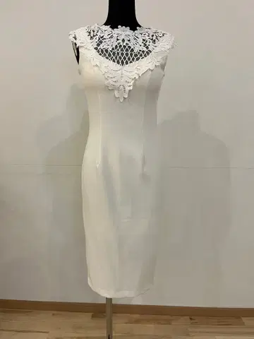 화이트 타이트 드레스 레이스넥