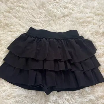 프릴 장식 블랙 미니 스커트