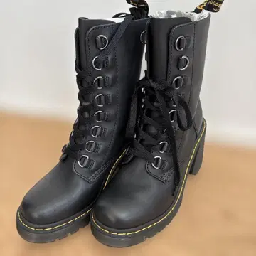 미사용 새상품 Dr.Martens CHESNEY 8홀 UK6