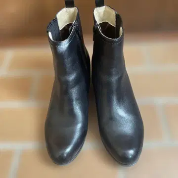 블랙 사이드 고어 부츠 중간 힐