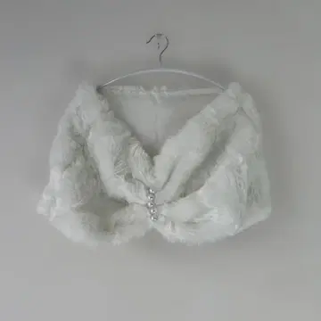 [새상품급] 화이트 퍼 숄 펄 버튼 포함