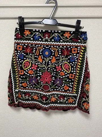 ZARA WOMAN 자수 미니 스커트