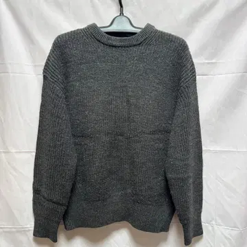 다크 그레이 니트 스웨터 긴팔 크루넥