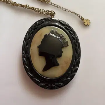 제인 마플 엘리자베스 실루엣 펜던트 목걸이