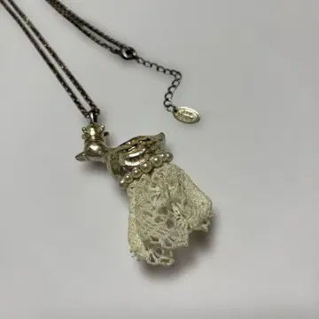 제인 마플 나비 목걸이