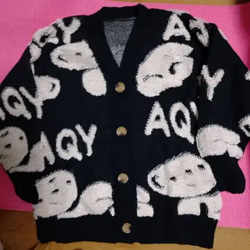 넉넉한 보송보송 캐릭터 패턴 가디건 블랙