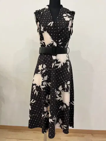 슬리브리스 꽃무늬 도트 원피스