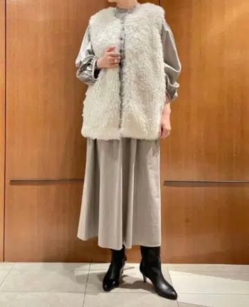 Ballsey 하이 카운트 새틴 퍼프 슬리브 원피스