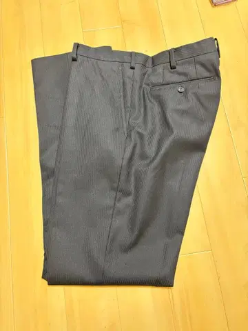 다크 그레이 스트라이프 슬랙스