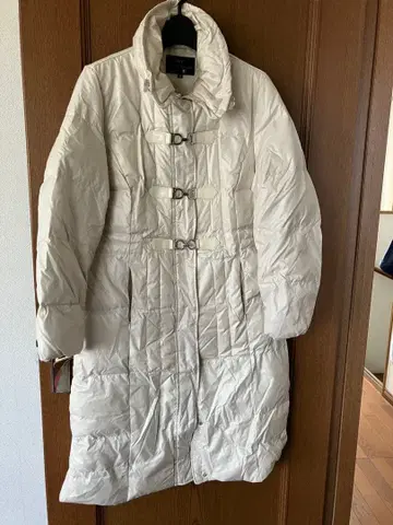 [ 컨디션 최상 ] 안나 니콜라 다운 코트 화이트 40 사이즈