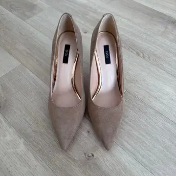 12/7 한정 가격 새상품 EVOL 펌프스 23cm