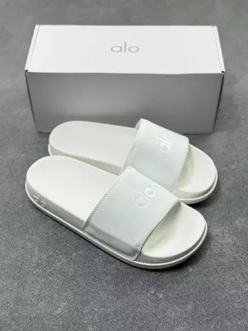 아내의 정리품 alo 화이트 슬라이드 샌들 24cm
