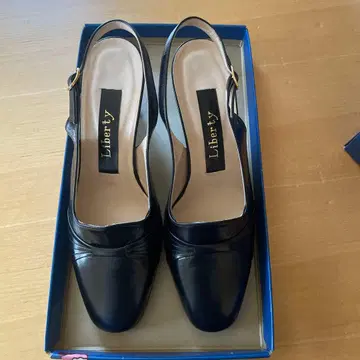 Liberty 블랙 하이힐 펌프스